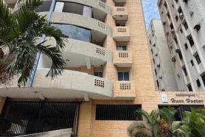 Apartamento en alquiler con Planta electrica 100 en Las Chimeneas Res Buen Pastor